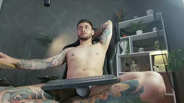 Snapshot of alessandro_duty chatting on October 31, 2025, 2:19 am alessandro duty online show from October 31, 2025, 2:19 am