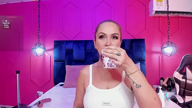 Snapshot of chantall1375 chatting on September 13, 2025, 11:43 am chantall1375 online show from September 13, 2025, 11:43 am