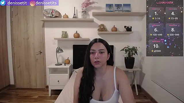 Snapshot of DenisseTits chatting on October 20, 2025, 8:20 pm DenisseTits online show from October 20, 2025, 8:20 pm