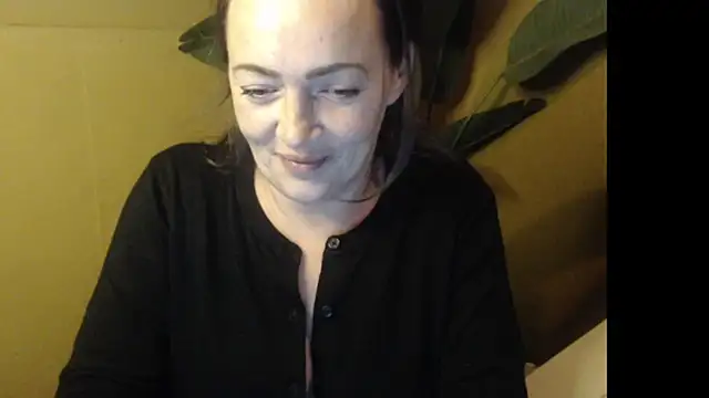 Snapshot of cloe85nl chatting on November 18, 2025, 11:57 am cloe85nl online show from November 18, 2025, 11:57 am