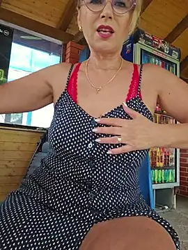 Snapshot of elacoquette chatting on July 3, 2026, 3:18 pm elacoquette online show from July 3, 2026, 3:18 pm