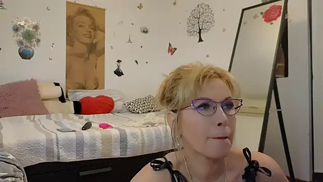 elacoquette online show from April 1, 2026, 11:22 am