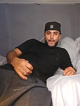 Snapshot of gardy8585 chatting on December 17, 2024, 6:53 pm gardy8585 online show from December 17, 2024, 6:53 pm