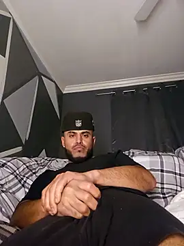 Snapshot of gardy8585 chatting on December 8, 2024, 2:09 pm gardy8585 online show from December 8, 2024, 2:09 pm