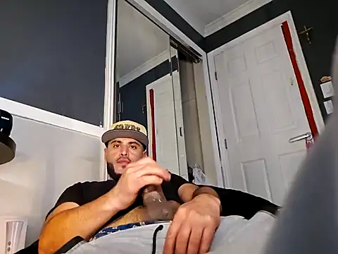 Snapshot of gardy8585 chatting on January 15, 2025, 8:26 pm gardy8585 online show from January 15, 2025, 8:26 pm