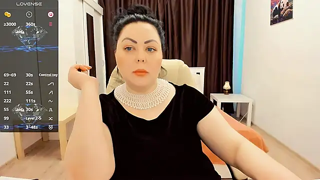 Snapshot of Nina_Hopper chatting on February 13, 2025, 12:11 pm Nina Hopper online show from February 13, 2025, 12:11 pm