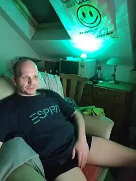 Snapshot of hardcap chatting on November 2, 2025, 5:40 pm hardcap online show from November 2, 2025, 5:40 pm