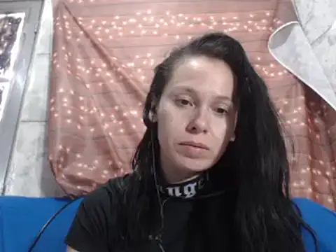 Snapshot of Venusluxodomme chatting on October 3, 2025, 2:40 pm Venusluxodomme online show from October 3, 2025, 2:40 pm