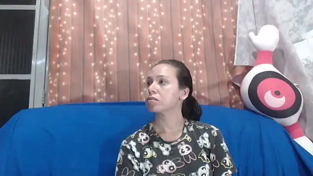 Snapshot of Venusluxodomme chatting on February 15, 2026, 2:23 am Venusluxodomme online show from February 15, 2026, 2:23 am