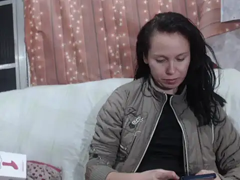 Snapshot of Venusluxodomme chatting on May 17, 2026, 2:11 am Venusluxodomme online show from May 17, 2026, 2:11 am