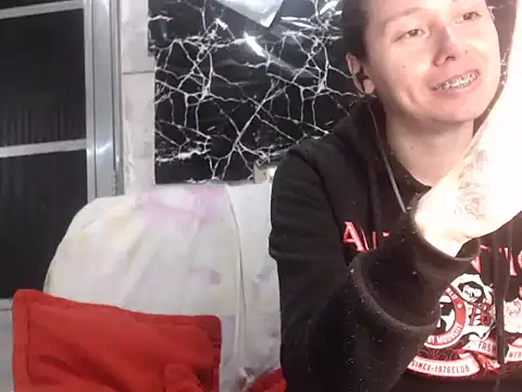 Snapshot of Venusluxodomme chatting on June 7, 2026, 2:28 am Venusluxodomme online show from June 7, 2026, 2:28 am