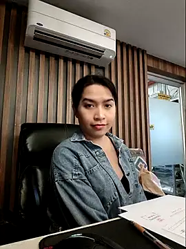 sara kimoo online show from November 19, 2025, 7:14 pm