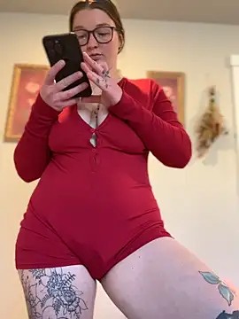 Snapshot of PussiesnCream_ chatting on April 6, 2026, 3:35 pm PussiesnCream online show from April 6, 2026, 3:35 pm