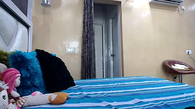 Snapshot of yourradhika chatting on August 8, 2026, 8:10 am yourradhika online show from August 8, 2026, 8:10 am