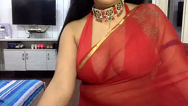 Snapshot of yourradhika chatting on August 4, 2026, 4:33 pm yourradhika online show from August 4, 2026, 4:33 pm