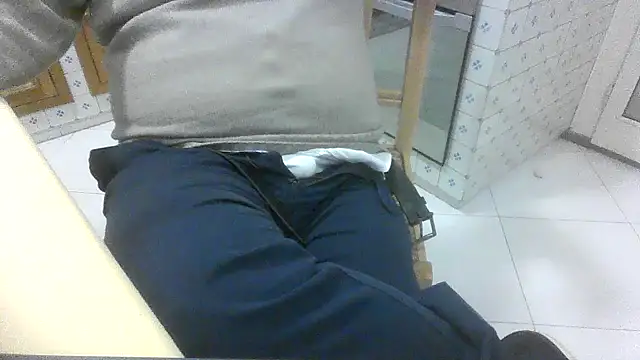 polloiw online show from November 26, 2025, 1:44 pm