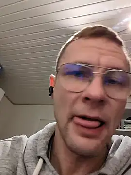 buchr1 online show from November 22, 2025, 7:24 pm