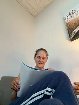 lolabunny9 online show from February 13, 2026, 3:45 pm