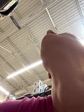 Snapshot of lolabunny9 chatting on February 26, 2025, 6:04 pm lolabunny9 online show from February 26, 2025, 6:04 pm