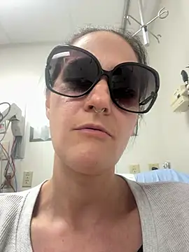 Snapshot of lolabunny9 chatting on March 21, 2025, 8:40 pm lolabunny9 online show from March 21, 2025, 8:40 pm