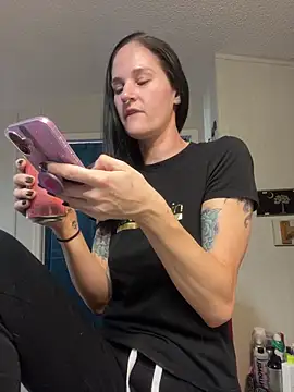 Snapshot of lolabunny9 chatting on February 21, 2025, 3:43 pm lolabunny9 online show from February 21, 2025, 3:43 pm