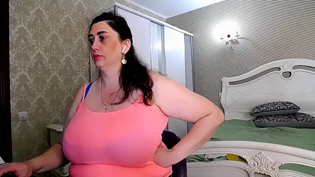 Snapshot of Evelyn_Shy chatting on July 29, 2026, 8:13 am Evelyn Shy online show from July 29, 2026, 8:13 am