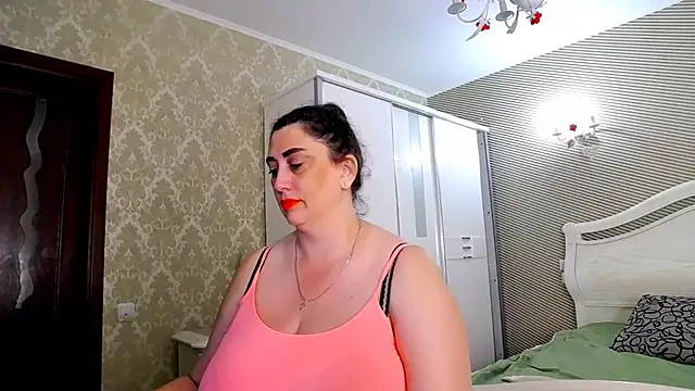 Snapshot of Evelyn_Shy chatting on June 24, 2026, 10:25 am Evelyn Shy online show from June 24, 2026, 10:25 am