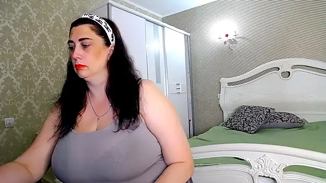 Snapshot of Evelyn_Shy chatting on July 7, 2026, 8:18 am Evelyn Shy online show from July 7, 2026, 8:18 am