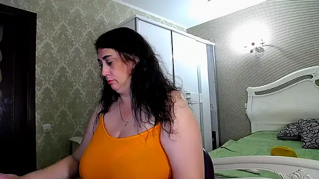 Snapshot of Evelyn_Shy chatting on June 30, 2026, 8:47 am Evelyn Shy online show from June 30, 2026, 8:47 am