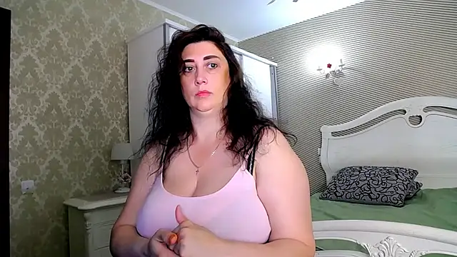 Snapshot of Evelyn_Shy chatting on July 9, 2026, 8:04 am Evelyn Shy online show from July 9, 2026, 8:04 am