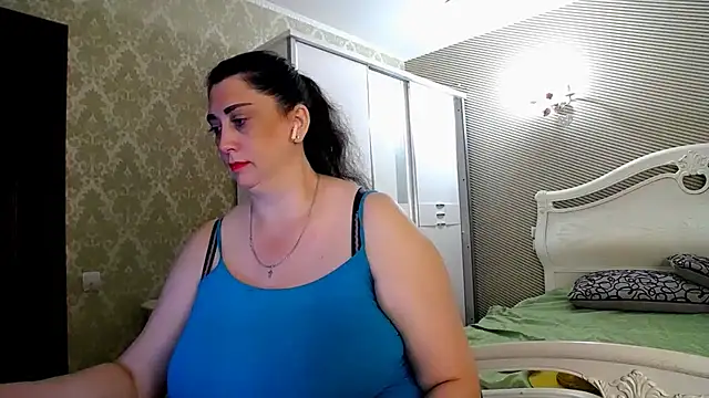 Snapshot of Evelyn_Shy chatting on June 9, 2026, 8:48 am Evelyn Shy online show from June 9, 2026, 8:48 am