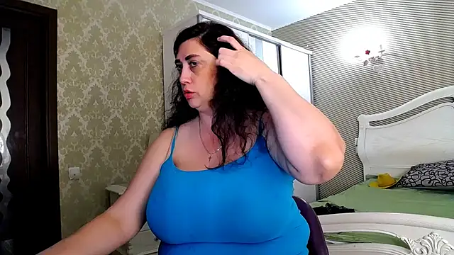 Snapshot of Evelyn_Shy chatting on July 14, 2026, 10:43 am Evelyn Shy online show from July 14, 2026, 10:43 am