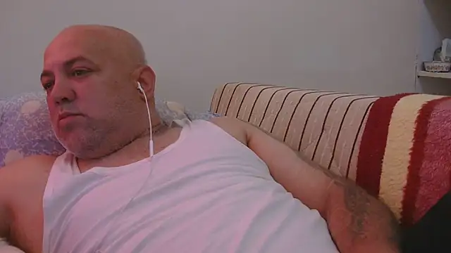 Snapshot of husoizmir chatting on June 12, 2026, 12:03 pm husoizmir online show from June 12, 2026, 12:03 pm