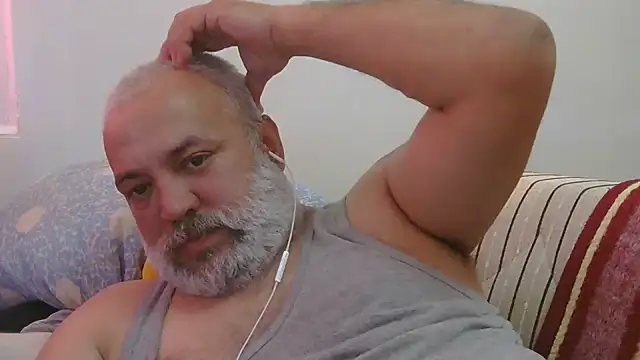 Snapshot of husoizmir chatting on June 7, 2026, 3:17 pm husoizmir online show from June 7, 2026, 3:17 pm
