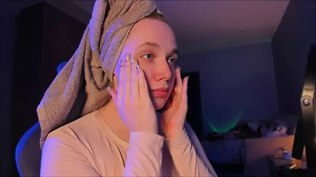 Rachel Ro online show from January 17, 2025, 8:22 pm