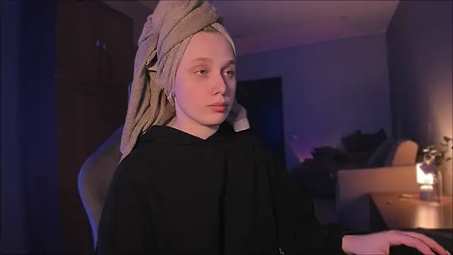 Rachel Ro online show from December 21, 2024, 6:11 pm