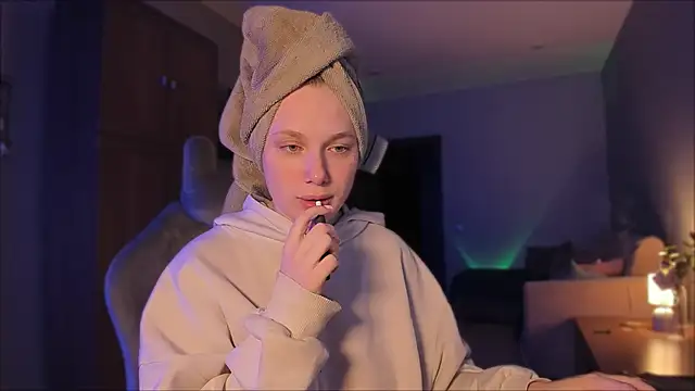 Rachel Ro online show from December 20, 2024, 8:34 pm