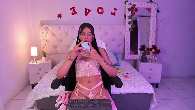 Snapshot of ximena_slut_21 chatting on February 19, 2025, 12:57 am ximena slut 21 online show from February 19, 2025, 12:57 am