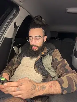 Snapshot of Av0caT chatting on December 14, 2025, 10:26 pm Av0caT online show from December 14, 2025, 10:26 pm