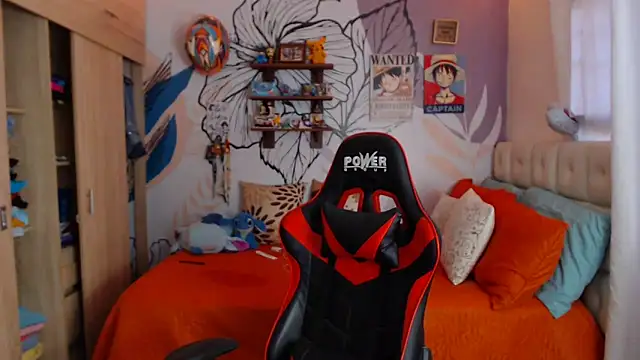 LinzyBaner online show from November 1, 2025, 10:03 pm