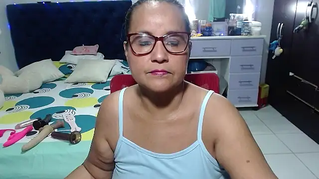 pervert mommy  online show from February 27, 2026, 11:10 am