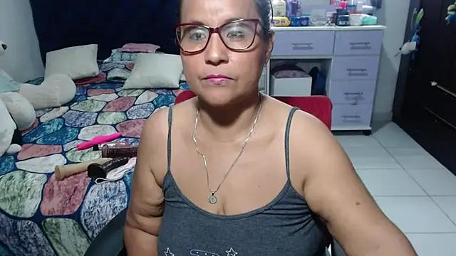 pervert mommy  online show from May 7, 2026, 10:18 am