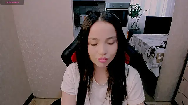 AyaMoon online show from November 19, 2025, 4:56 am