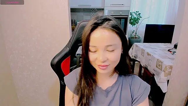 AyaMoon online show from November 11, 2025, 4:40 am