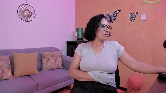 Snapshot of scarlet_wet chatting on November 18, 2025, 12:37 am scarlet wet online show from November 18, 2025, 12:37 am