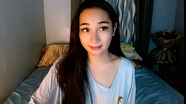 Snapshot of SweetLilly_18 chatting on April 17, 2026, 3:09 am SweetLilly 18 online show from April 17, 2026, 3:09 am