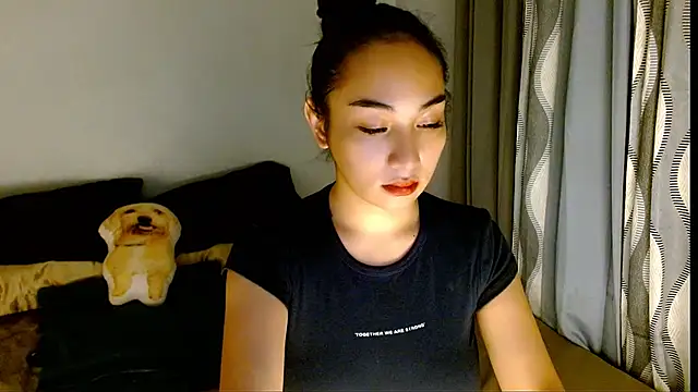 Snapshot of SweetLilly_18 chatting on March 27, 2026, 5:38 am SweetLilly 18 online show from March 27, 2026, 5:38 am