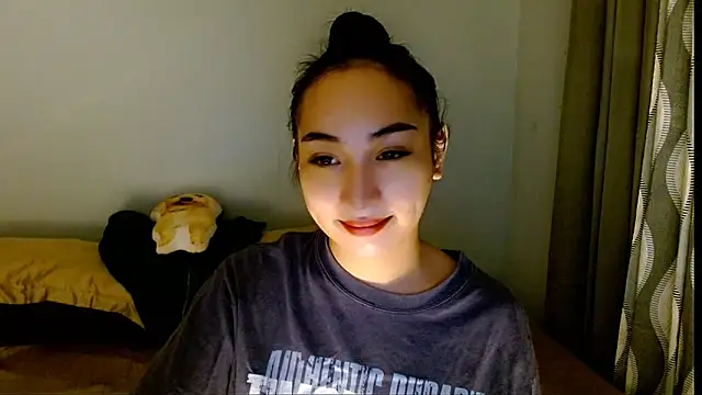 Snapshot of SweetLilly_18 chatting on March 29, 2026, 5:09 am SweetLilly 18 online show from March 29, 2026, 5:09 am