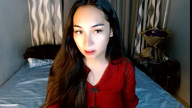 Snapshot of SweetLilly_18 chatting on May 17, 2026, 3:06 am SweetLilly 18 online show from May 17, 2026, 3:06 am