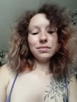 Snapshot of Frost_foxy chatting on July 7, 2026, 4:04 am Frost foxy online show from July 7, 2026, 4:04 am